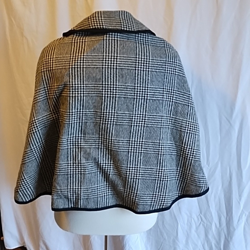 Reversible cape - Picture 5 of 13